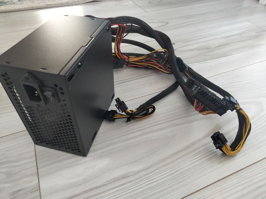 Продам блок питани пк в отличном состояние