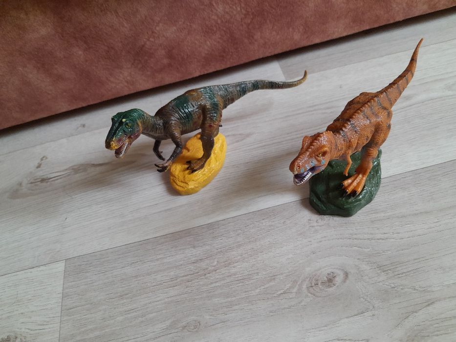 Сувенирные игрушки динозавры.