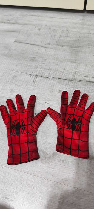 Продавам комплект на Спайдърмен