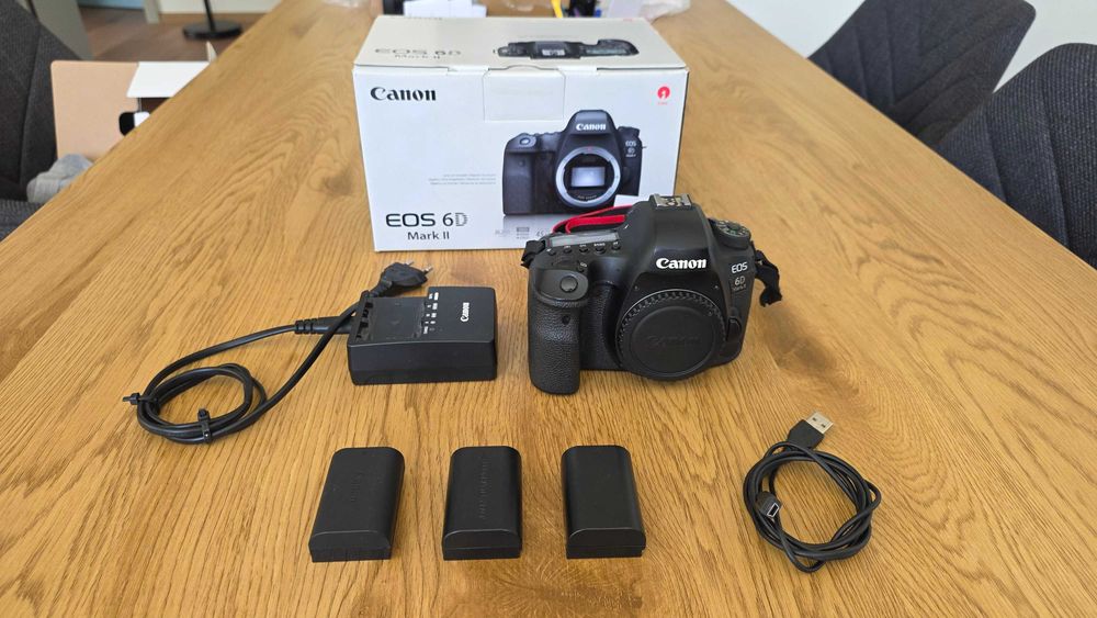 Aparat foto Canon 6D Mark II Full Frame + 3 baterii + cutie si acte