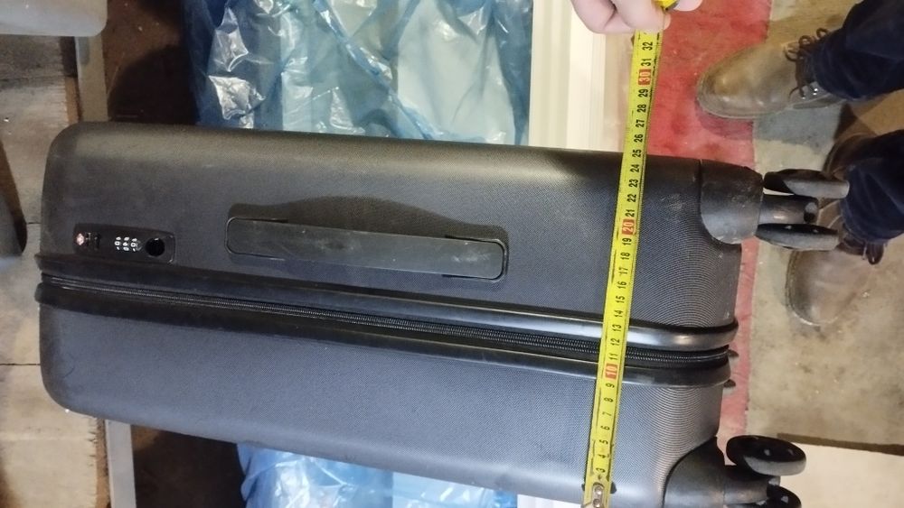 Продам чемодан б/у