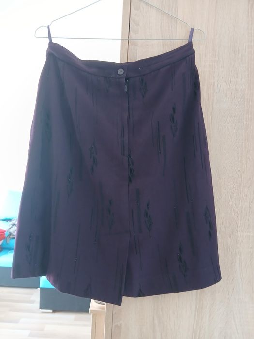 Vând costum pentru damă