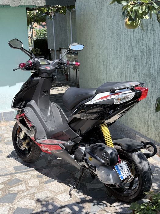 Aprilia SR 50 Скутер