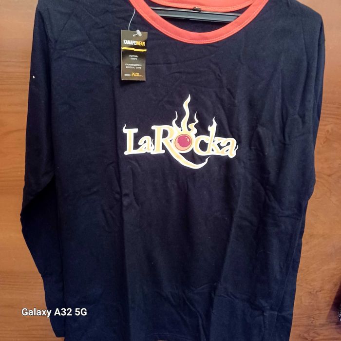 Продавам детски тениски с дълъг ръкав.