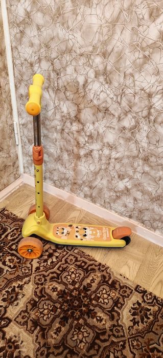 Самокат детский .