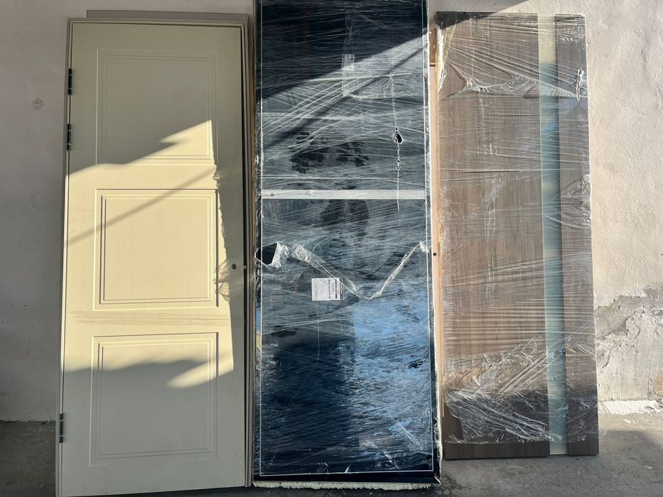 Двери новые с витрины по одной