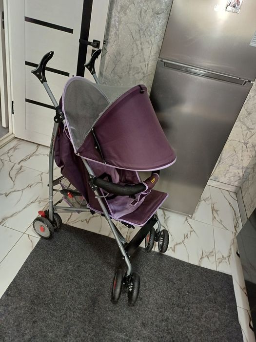Продаётся прогулочная коляска трость