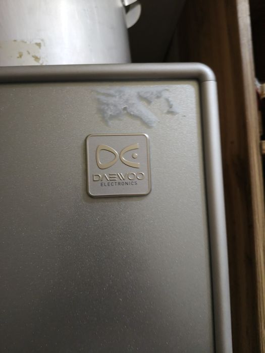 Холодилник в рабочем состояние