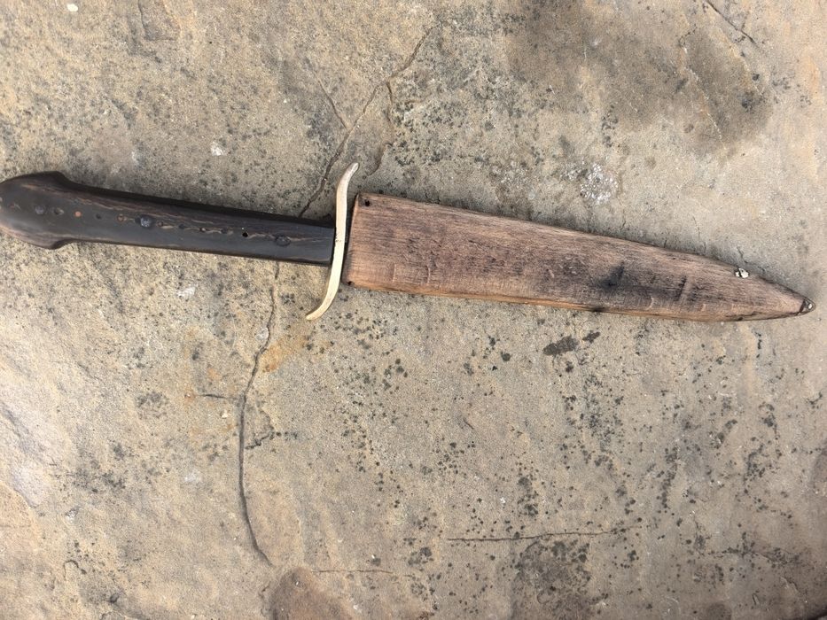 Стара кама с рогови чирени