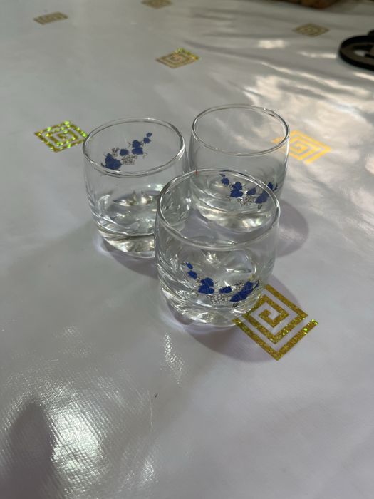 Продам стаканы мальенкие стопки