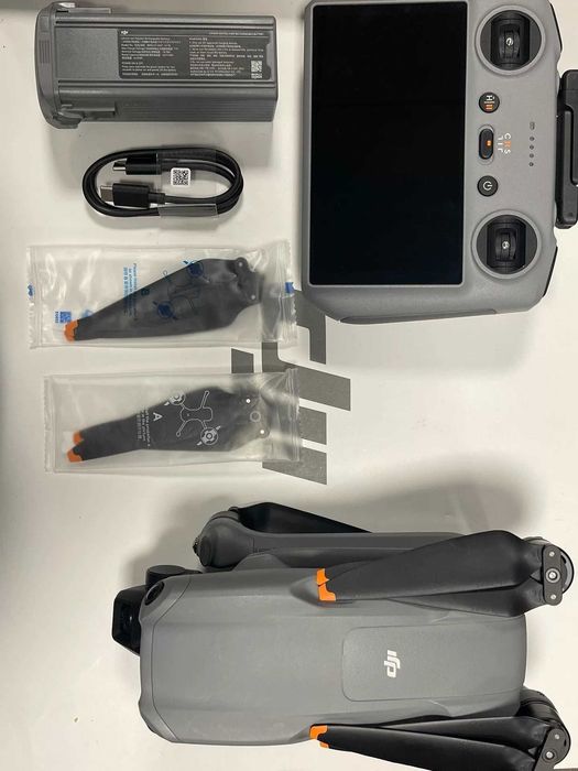 DJI Air 3 Standard Combo - Utilizat, Funcțional