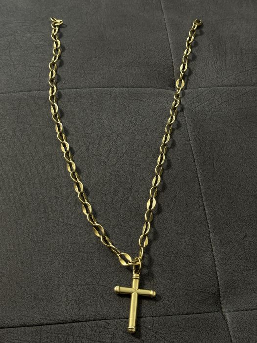 Lanț și cruciulița de aur