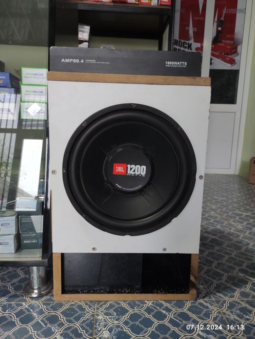 JBL 1200wt uselitil 1600 wt