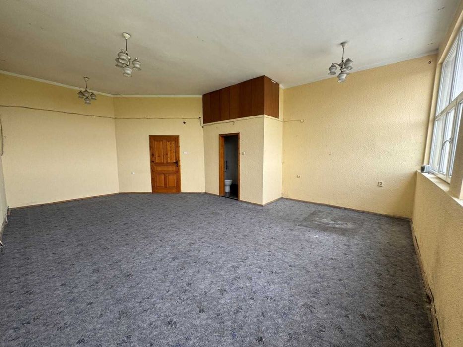 Етаж с офис помещения за продажба кв. Родина 1