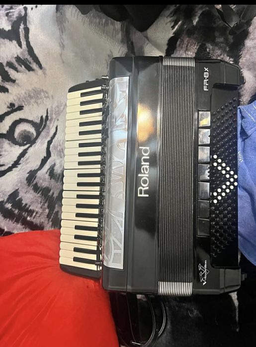 Roland  Fr-8x акордеон