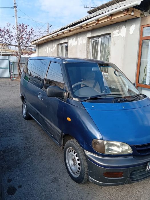 Минивэн Ниссан серена