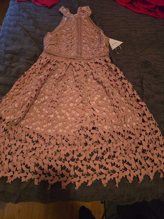 Vand Rochii si pantofi de dama noi nouti