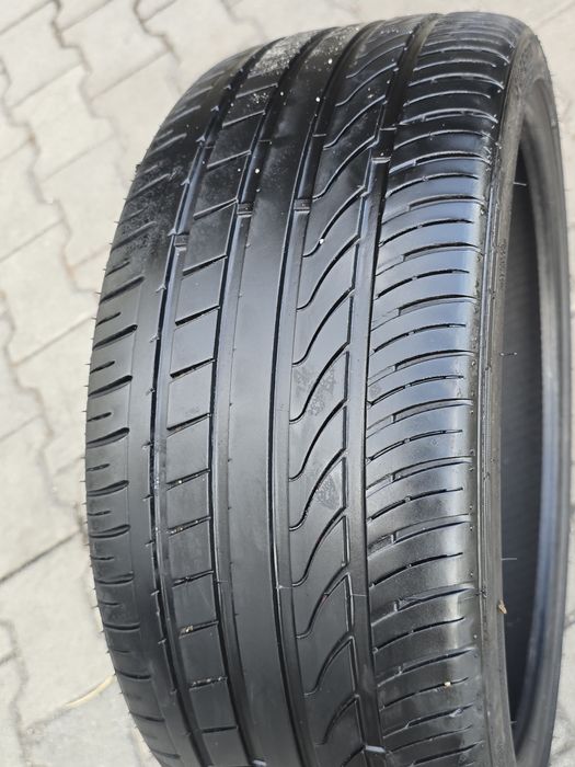 225 35 19 superior