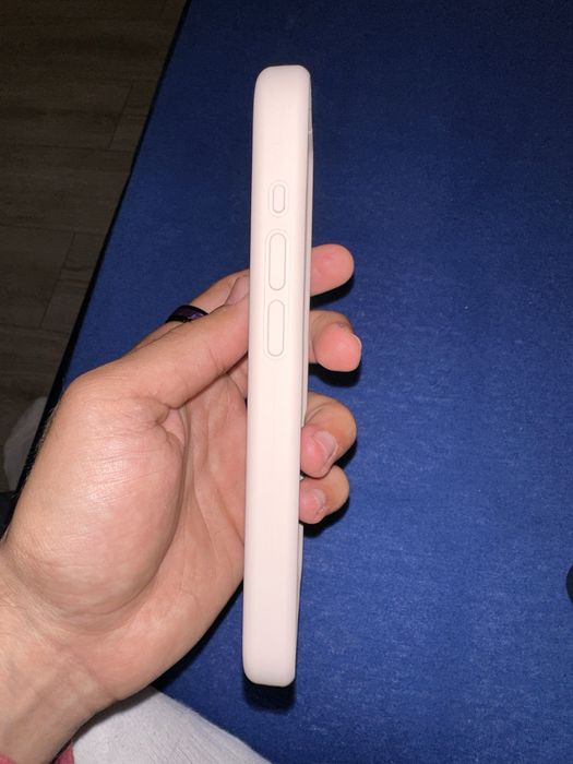 2 Huse compatibile cu iPhone 15 pro