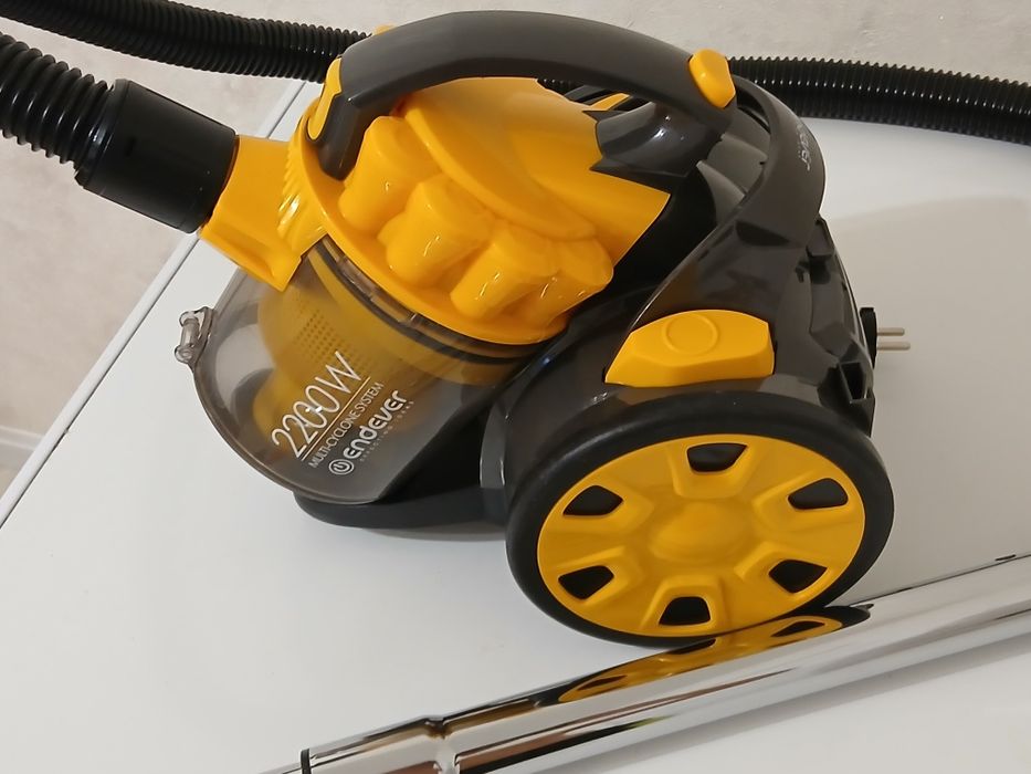 Продаю мощный пылесос