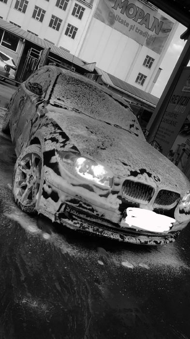 Vand Mașina , un BMW seria 1