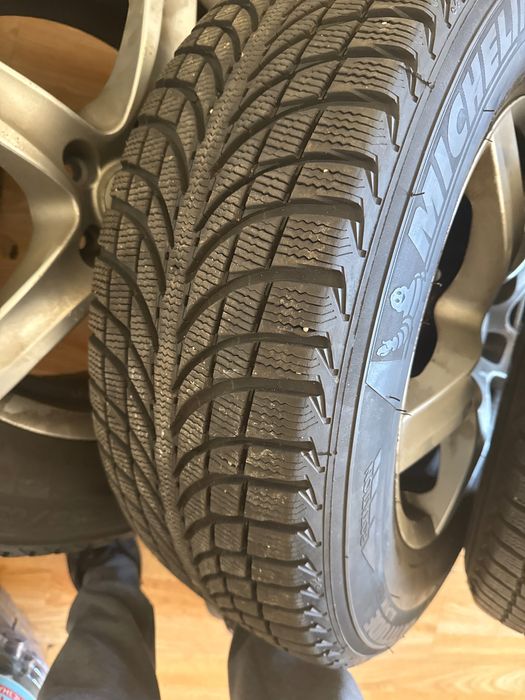 Продавам 4 гуми 235/65 R17 Michelin dot 21 година с джанти