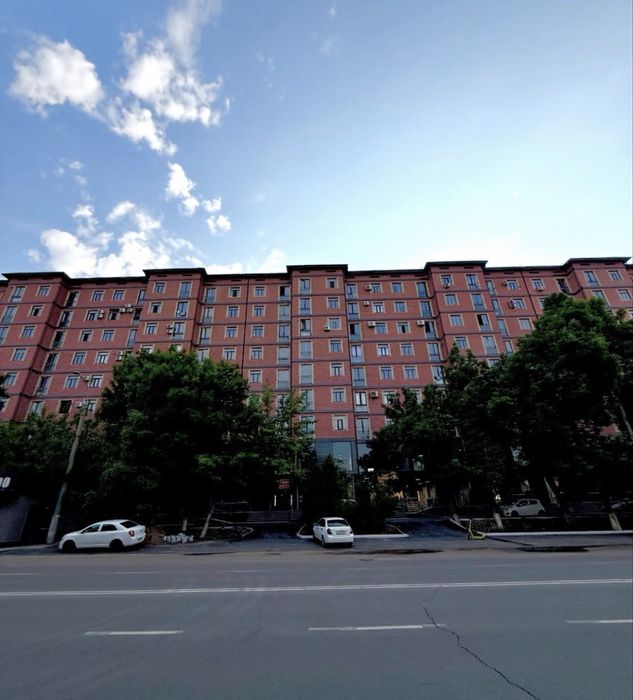 Uchtepa Avenueda 65M2 li 2 xonali uy sotiladi