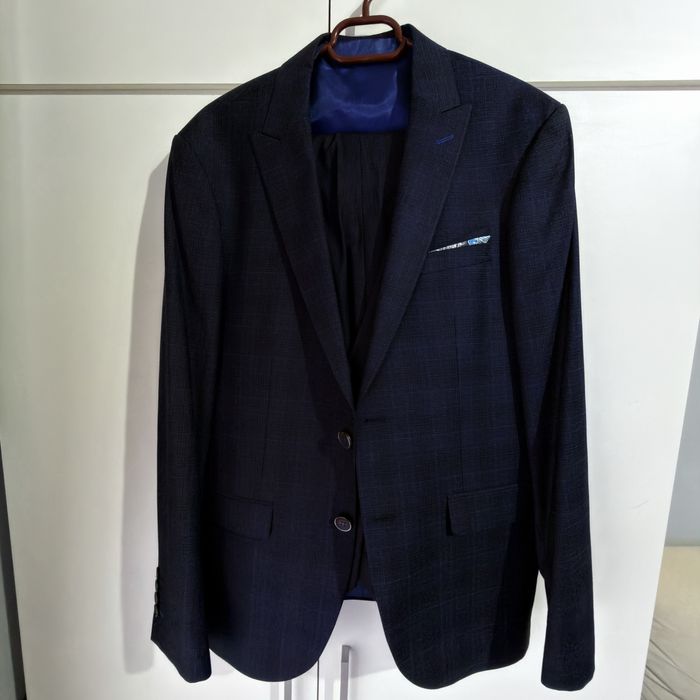 Costum barbati alastru inchis !!