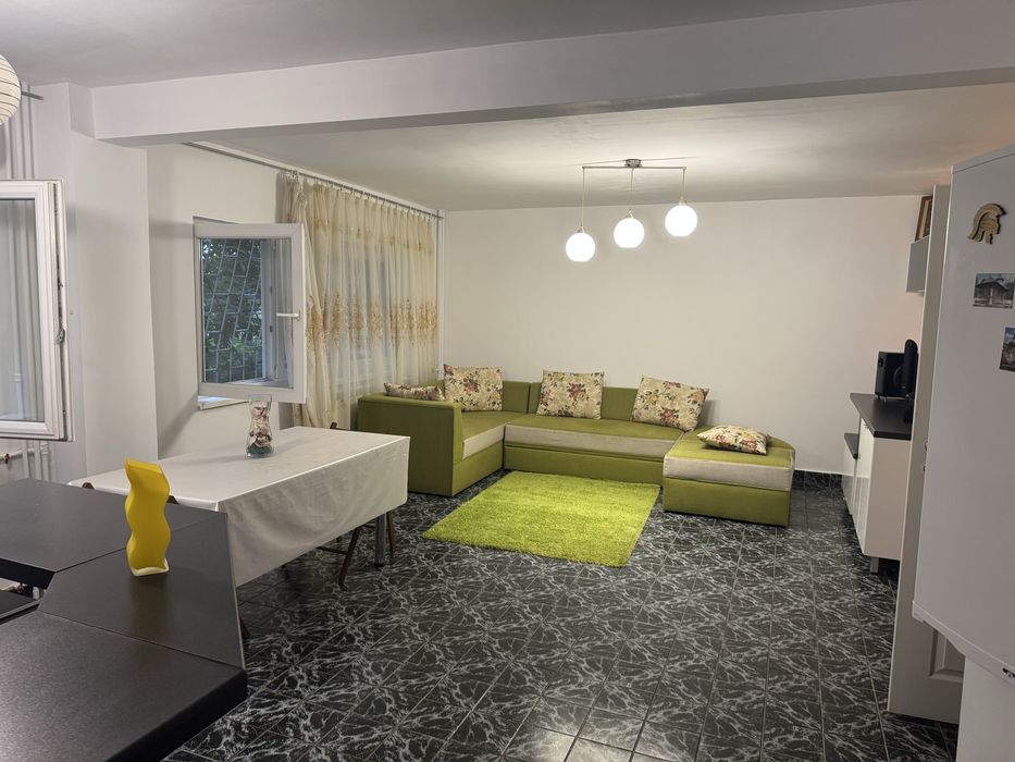 Inchiriez apartament 2 camere Decebal
