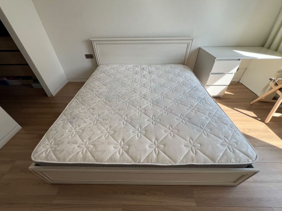 Кровать двуспальная. 180/200