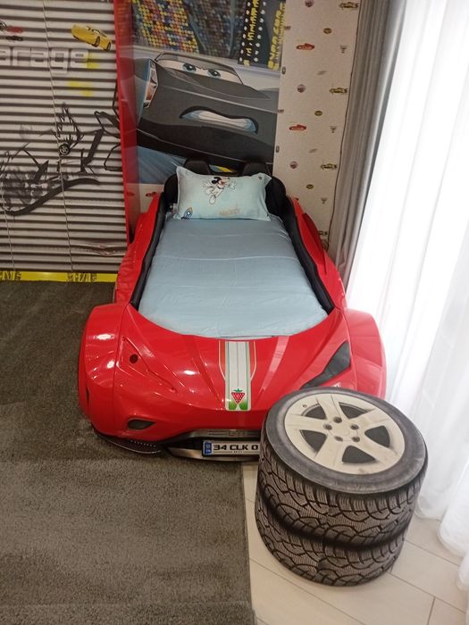 Продам Кровать машины  в комплекте