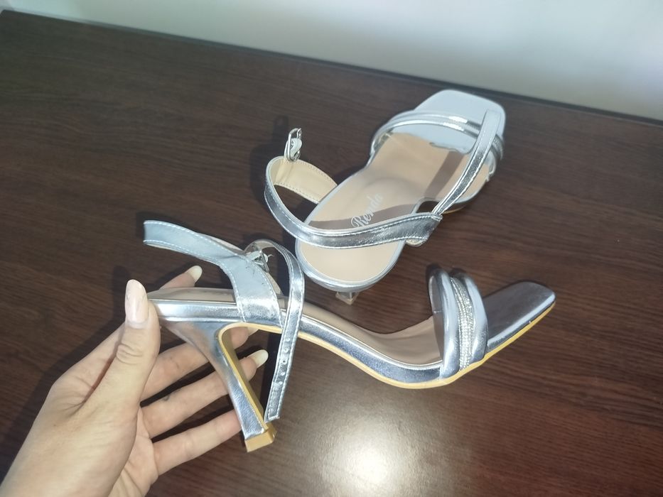 Sandale argintii