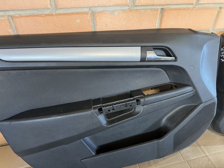 Дверные карты Опель Астра Н