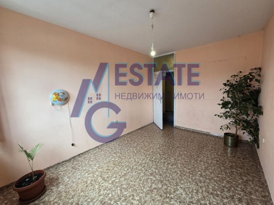 Тристаен апартамент в гр. София, жк. Връбница 2