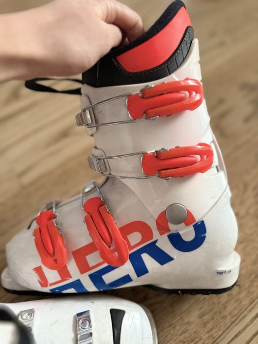 Продаю детские лыжные ботинки