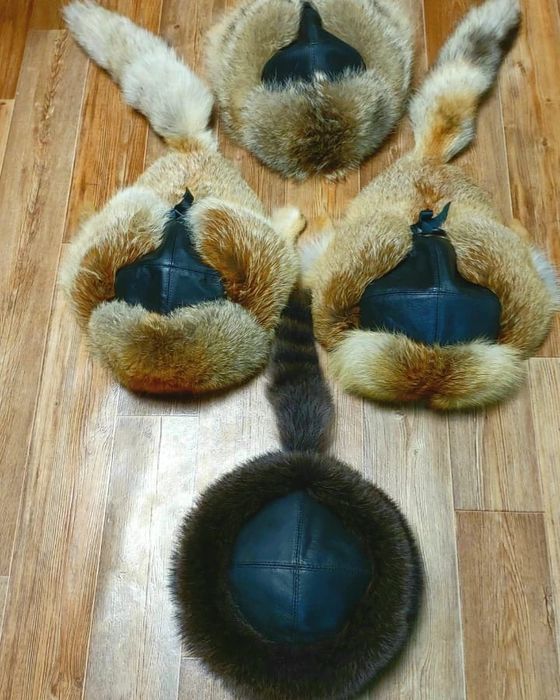 Шапки, меховые изделия.