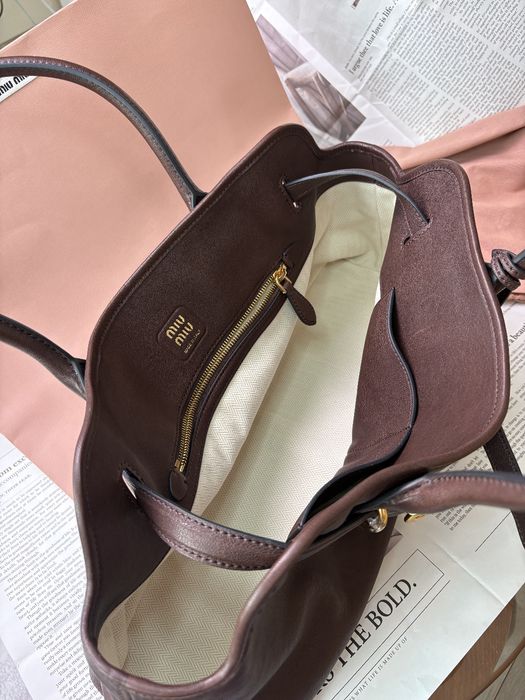 Miu Miu Aventure Nappa Leather – цвят Briarwood