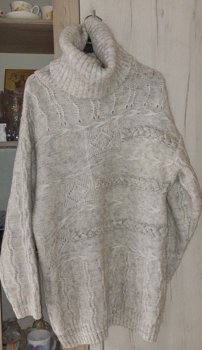 Вълнен дамски пуловер