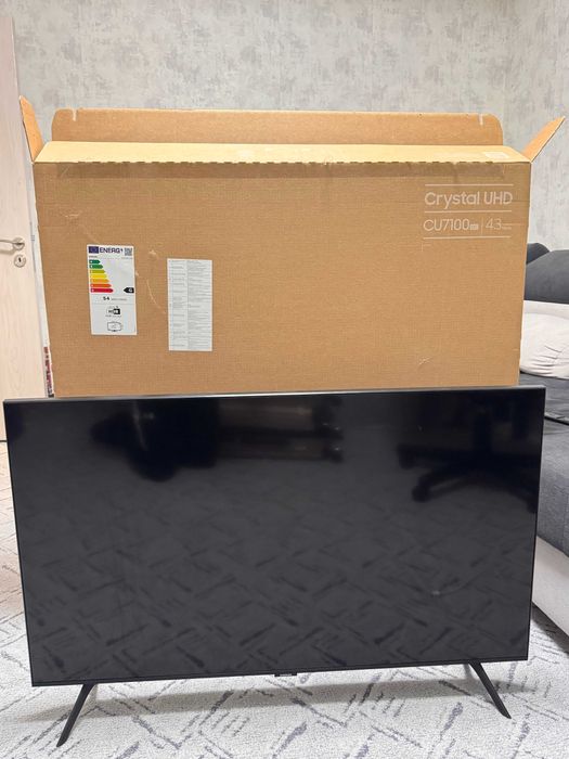 Продавам Samsung 43" Crystal UHD 4K Smart TV (серия CU7100)