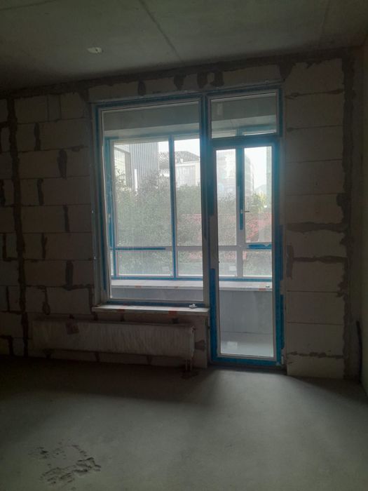 Продам пластиковую дверь и окно
