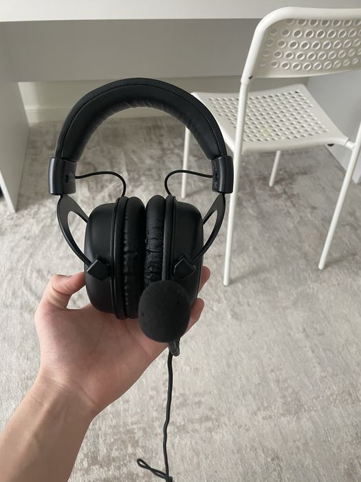 Наушники HyperX.