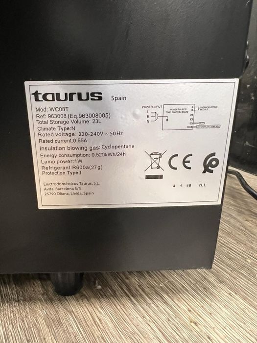 Мини хладилник за изстудяване на бутилки