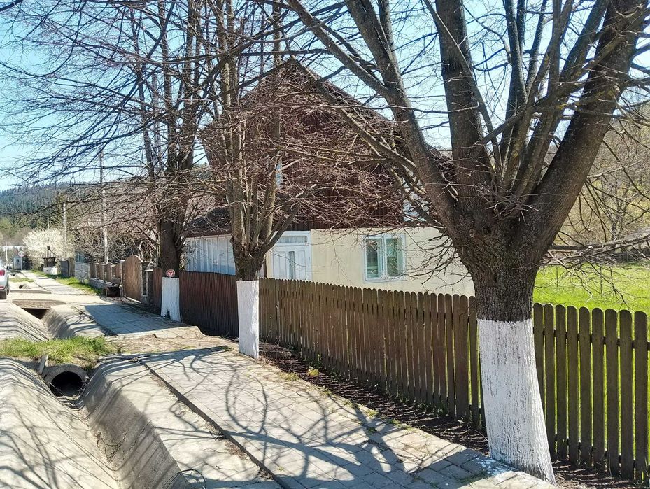 Casă de vânzare în Sucevița