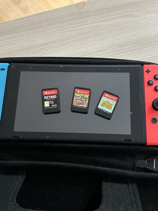 Nintendo 2 с играми.