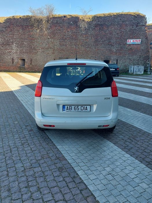 Vând Peugeot 5008  7 locuri