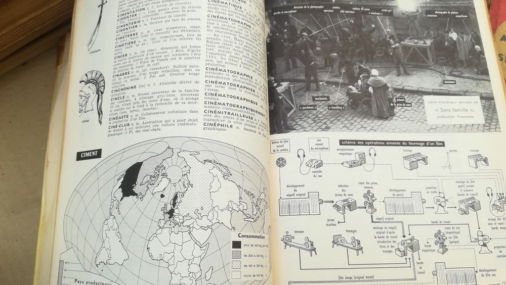 Carte veche, enciclopedie Petit Larousse