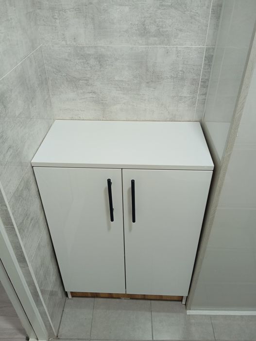 Продается Кровать .Стол стульчики угловой шкаф