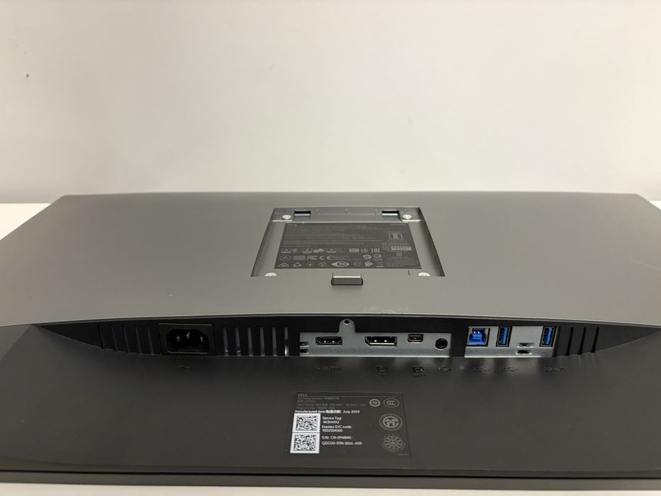 DELL U2718Q Profesional – 27” 4K IPS HDR – DEFECT (linie verticală)