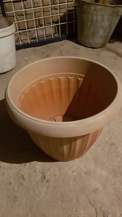 Продам горшки для цветов