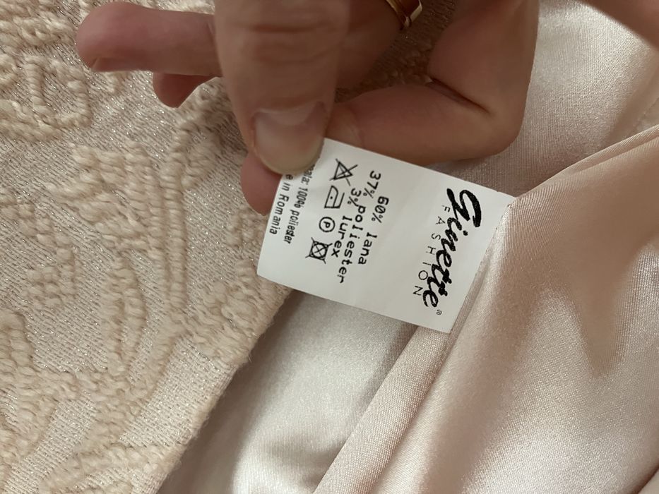 Palton dama din lana marime 40 dar e 38